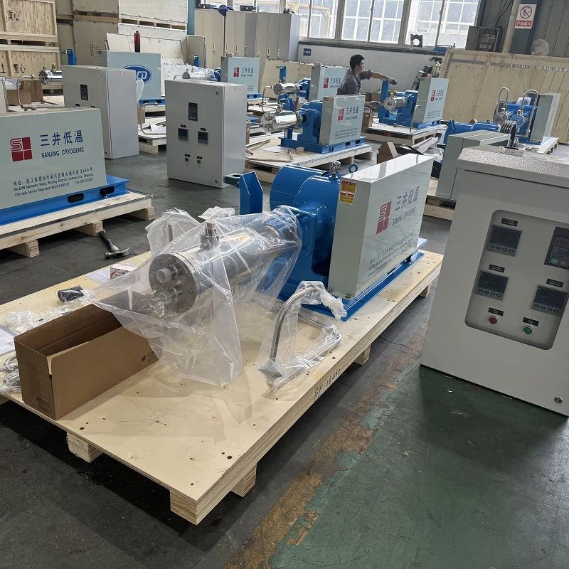 Pompă criogenică alternativă cu debit mare